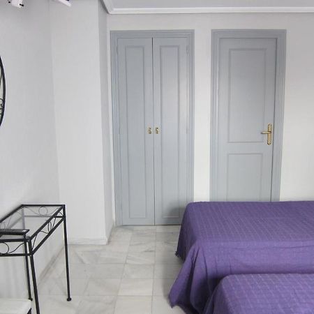 Hostal Alicia San Pedro de Alcantara Bagian luar foto
